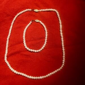 Elegant Pearl Necklace and Bracelet Set